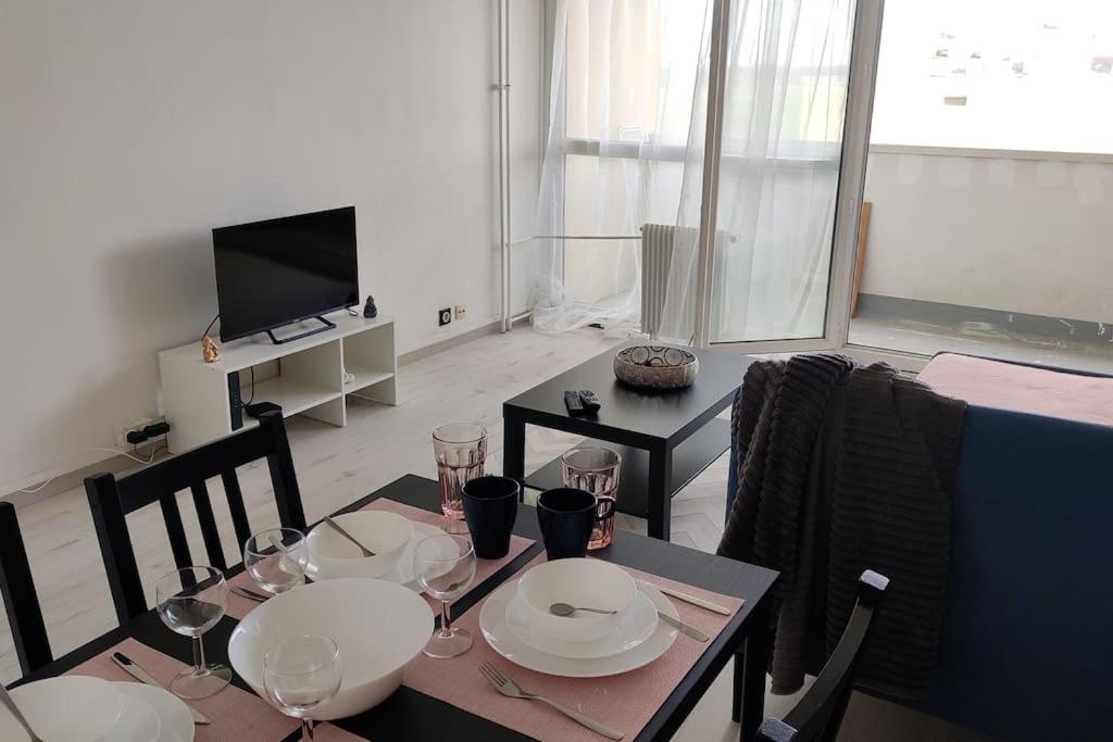 Charmant Appartement Proche Melun Centre Ville Exterior photo